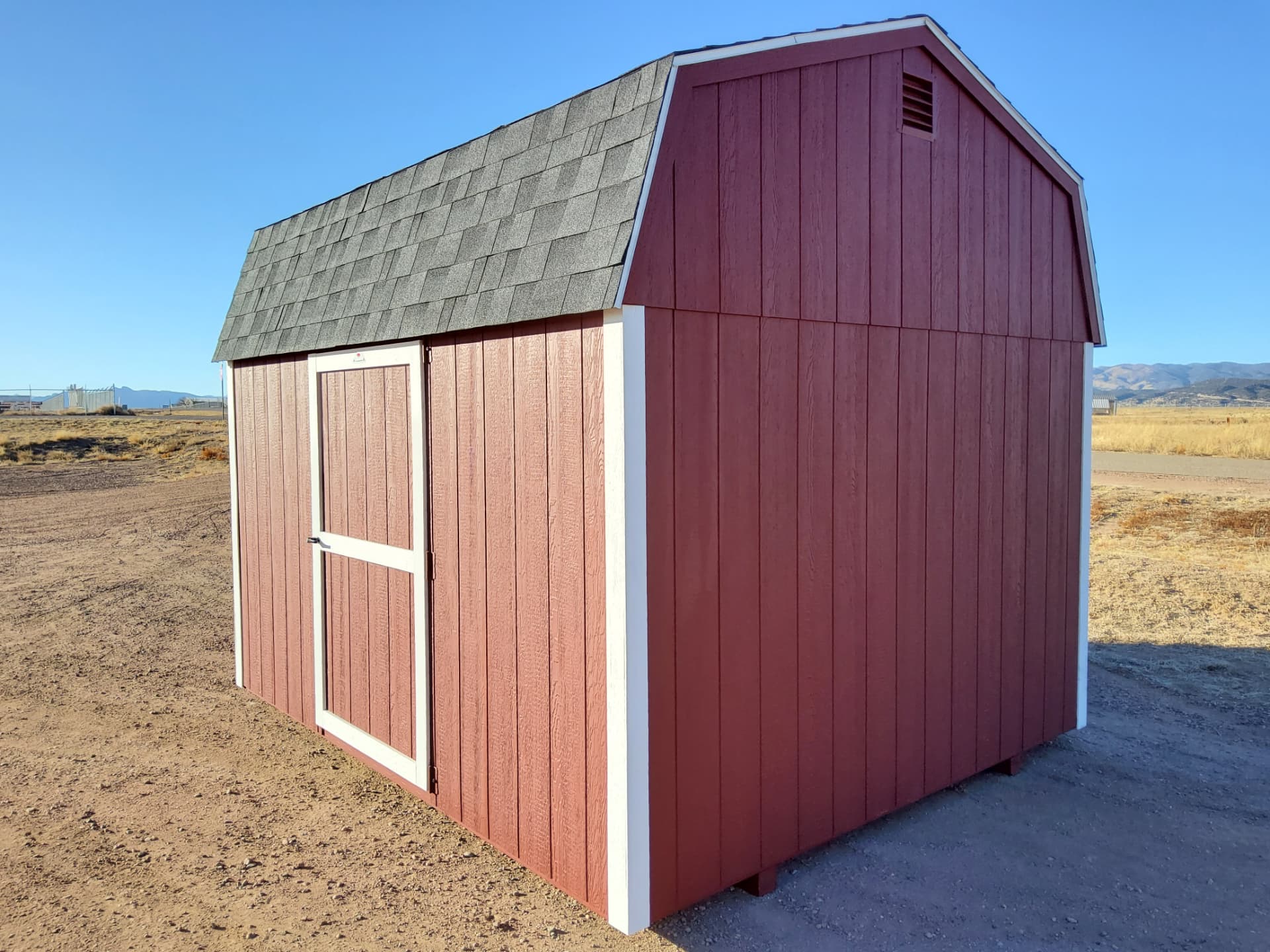 Economy Hi-Wall Barn delivered in Colorado with loft storage and gambrel roof